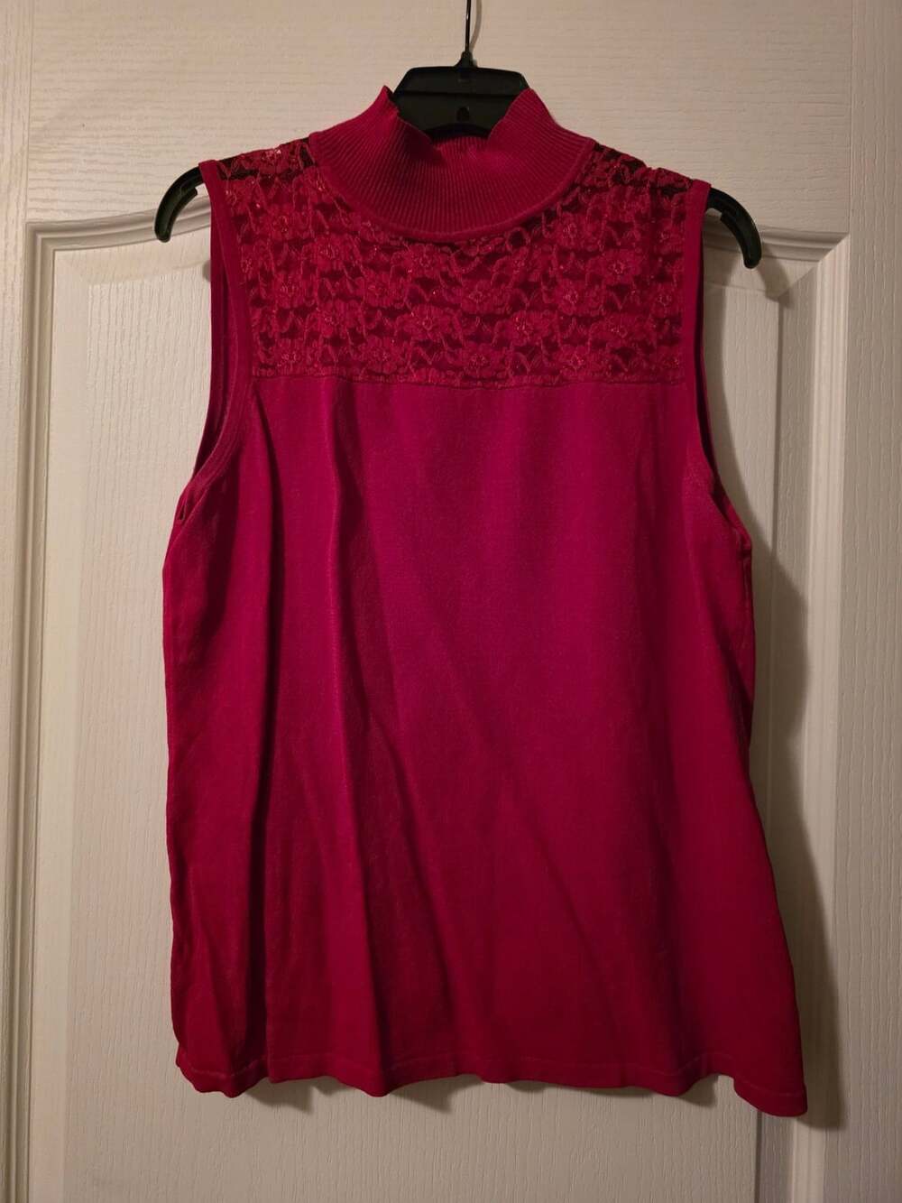 Cable & Gauge Red Mock Neck Sleeveless Tank Top Lace Trim Large